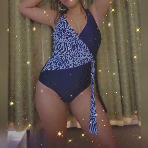 One piece bathing suit - Picture 1 of 15